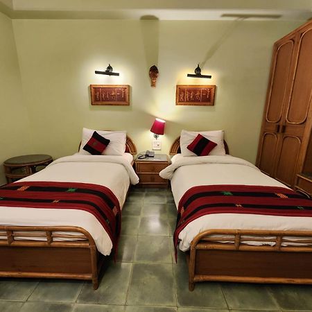 Palace On Ganges - Heritage Hotel Varanasi Exterior photo