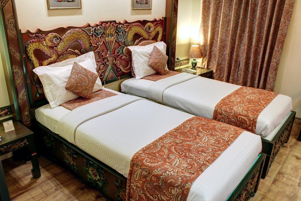 Palace On Ganges - Heritage Hotel Varanasi Exterior photo