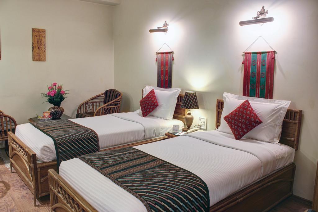 Palace On Ganges - Heritage Hotel Varanasi Room photo