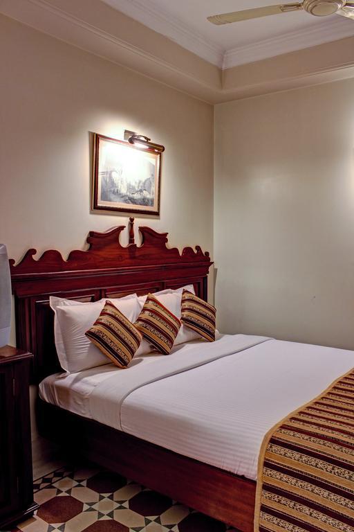 Palace On Ganges - Heritage Hotel Varanasi Exterior photo