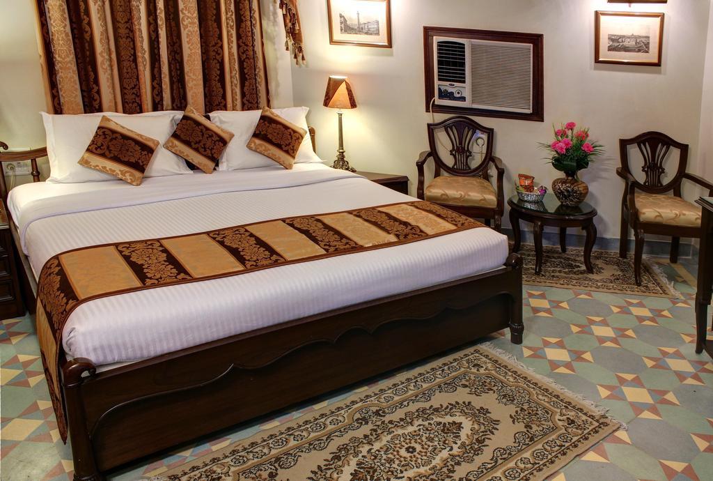 Palace On Ganges - Heritage Hotel Varanasi Room photo