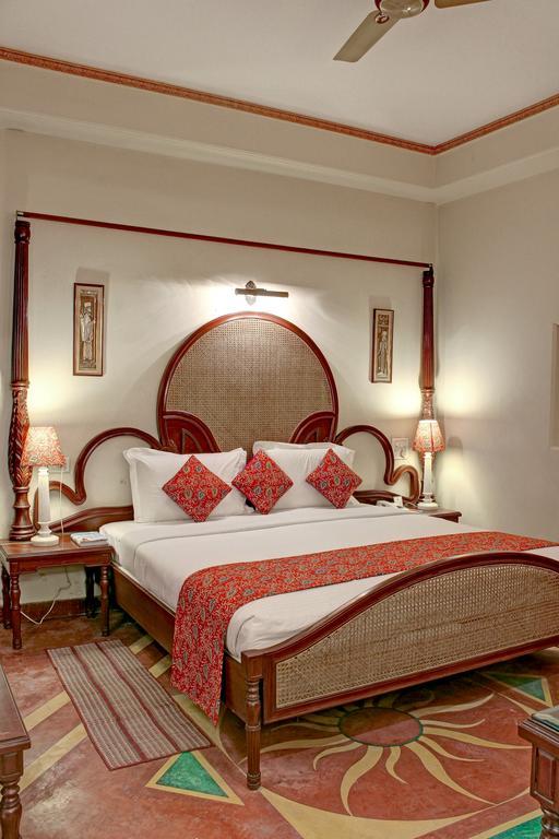Palace On Ganges - Heritage Hotel Varanasi Exterior photo