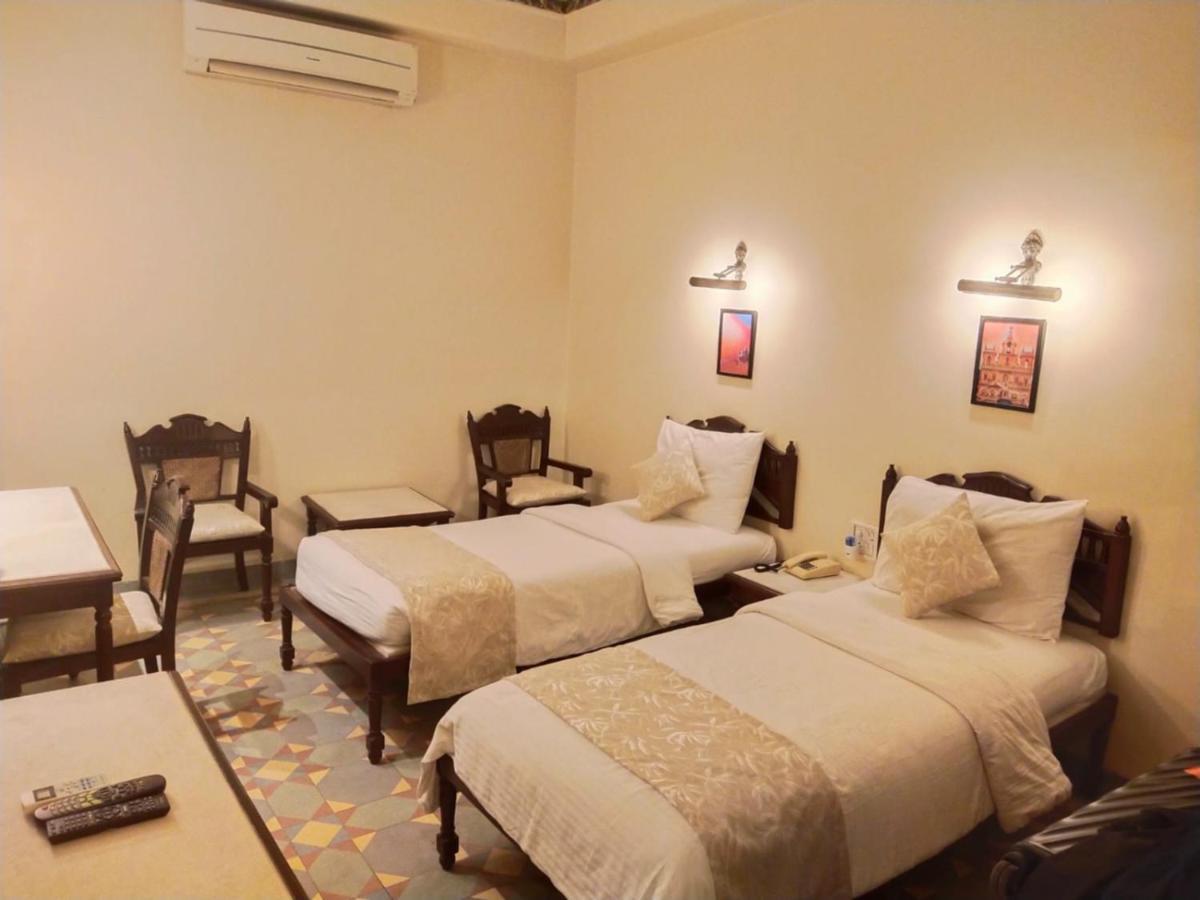 Palace On Ganges - Heritage Hotel Varanasi Exterior photo