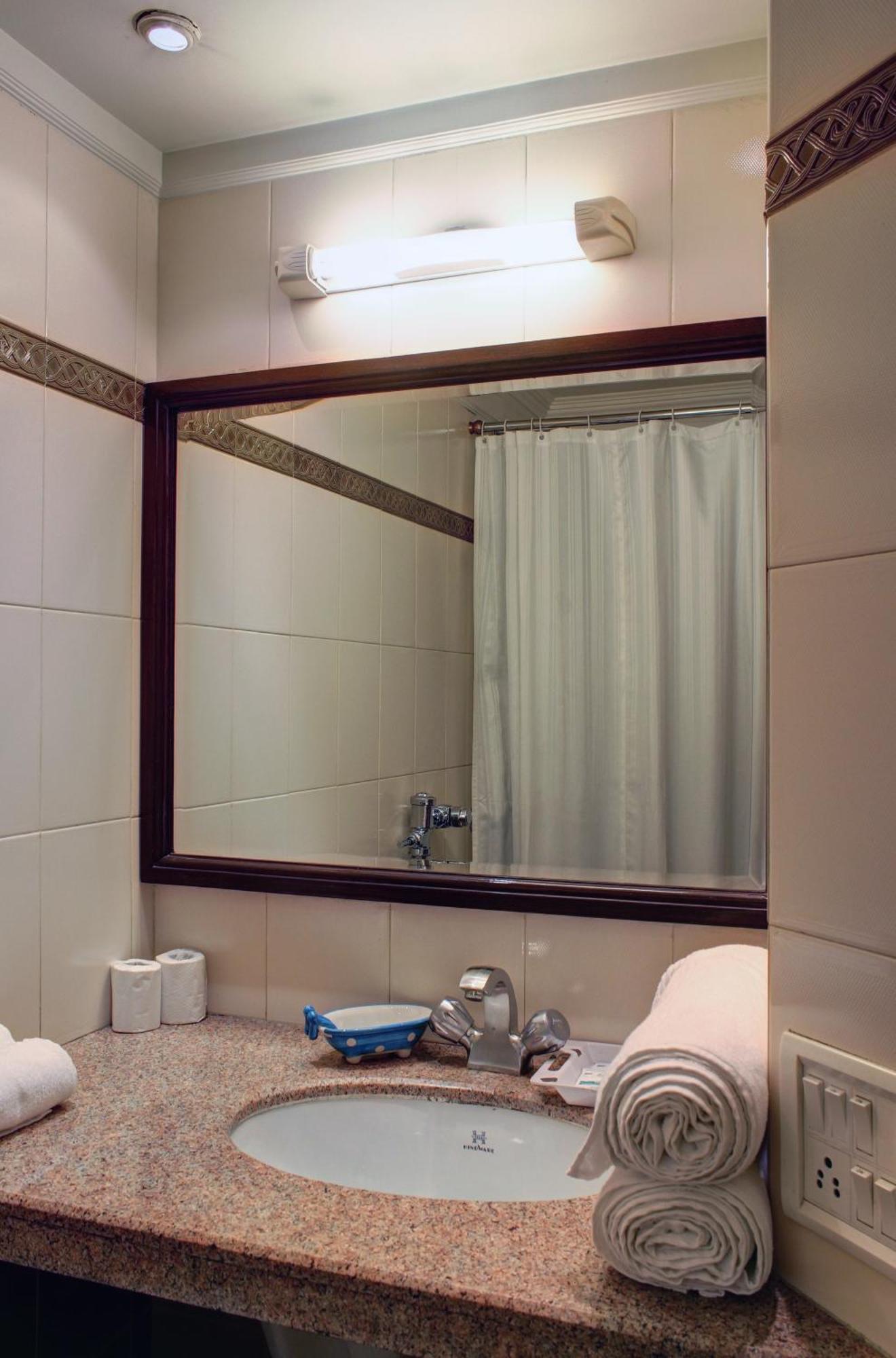Palace On Ganges - Heritage Hotel Varanasi Room photo