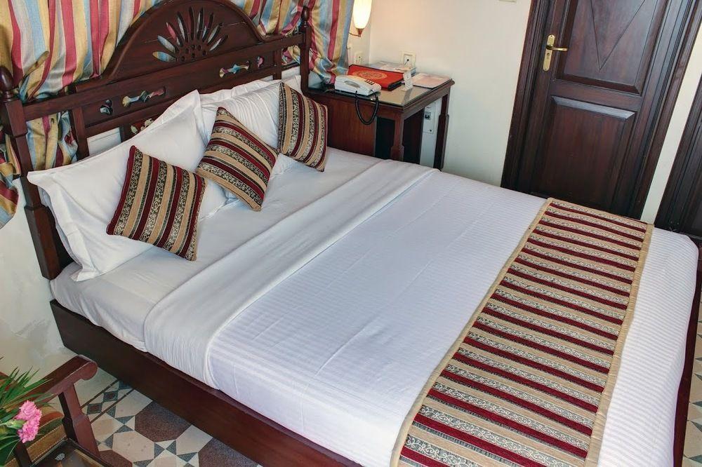 Palace On Ganges - Heritage Hotel Varanasi Exterior photo